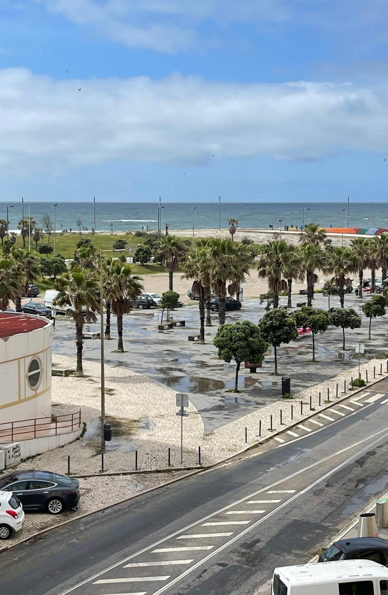 Enjoy Ocean Beach Life At Costa Da Caparica! 외부 사진